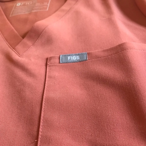 Peach Figs Scrub Top - Picture 5 of 10